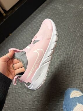 Nike Flex Runner 2 Youth Pink and White Running Shoe Box Label